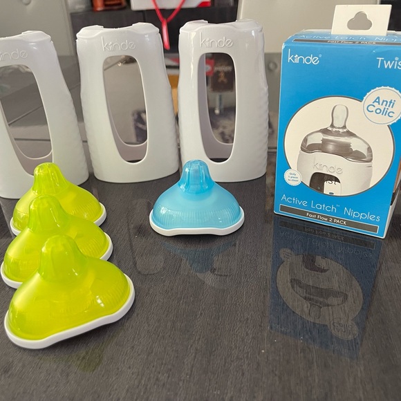 Kiinde bottle holders and nipples - Picture 2 of 4